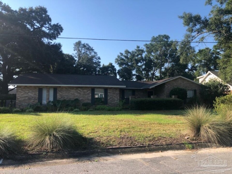 5921 Admiral Doyle Rd in Pensacola, FL - Building Photo