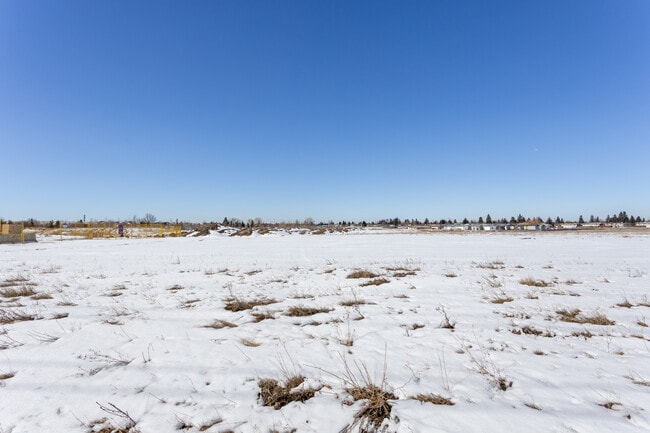 901 68 St SE