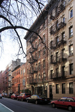 204-206 W 10th St in New York, NY - Building Photo - Building Photo