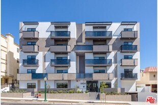 2250 Fox Hills Dr in Los Angeles, CA - Building Photo