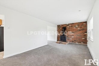 4336 Deerwood Ln in Toledo, OH - Building Photo - Building Photo