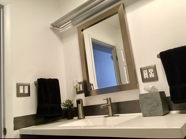 14 Waldo Ave, Unit 2nd floor in Jersey City, NJ - Building Photo - Building Photo