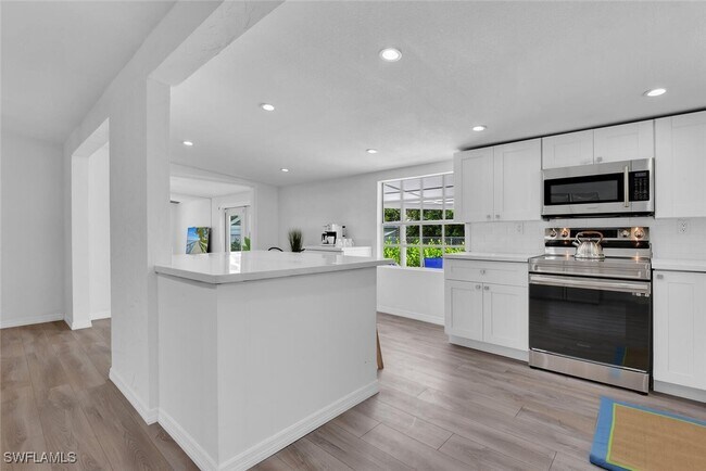 2048 Holiday Ln in Naples, FL - Building Photo - Building Photo