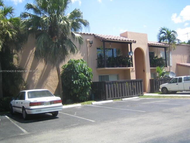 10744 N Kendall Dr in Miami, FL - Building Photo - Building Photo