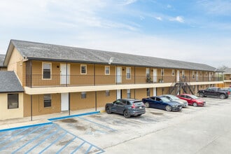 Valencia Apartments in Harlingen, TX - Building Photo - Building Photo