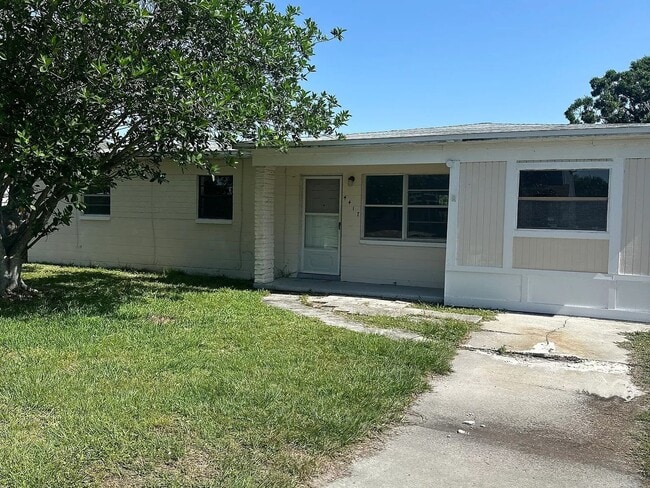 property at 4417 W Paxton Ave