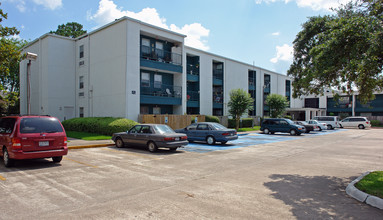 Seville 62+ Apartments in Beaumont, TX - Foto de edificio - Building Photo