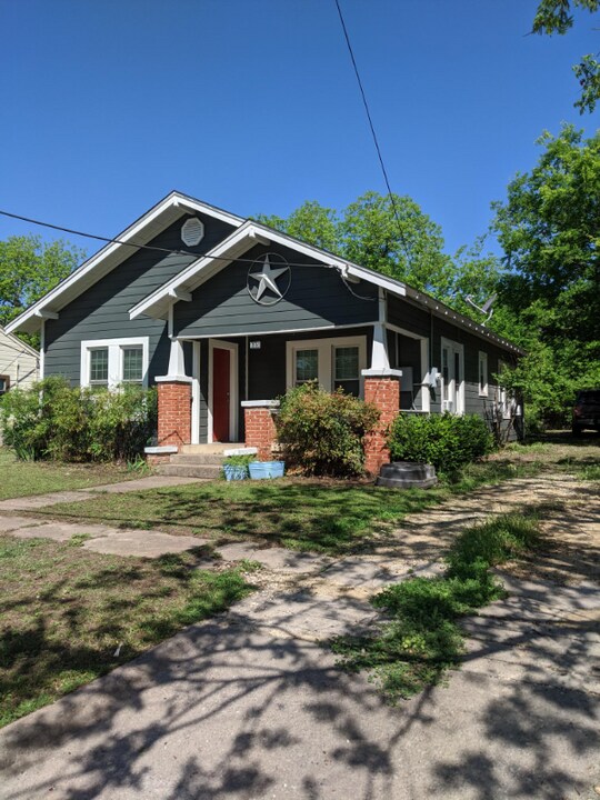 885 W Long in Stephenville, TX - Foto de edificio