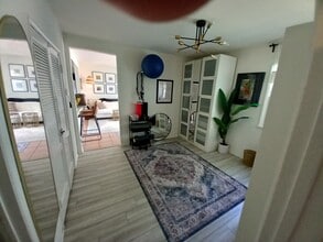 12516 Short Ave in Los Angeles, CA - Foto de edificio - Building Photo