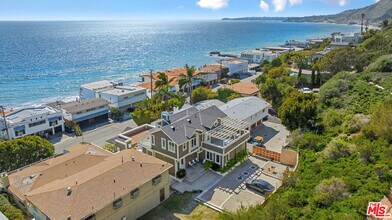 25157 Malibu Rd in Malibu, CA - Building Photo - Building Photo