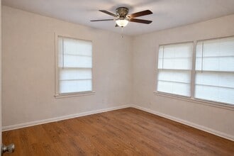 502 Breezy Ln in Wharton, TX - Building Photo - Building Photo