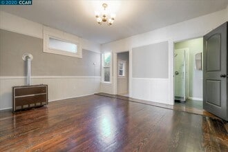 694 25th St, Unit 694 in Oakland, CA - Building Photo - Building Photo