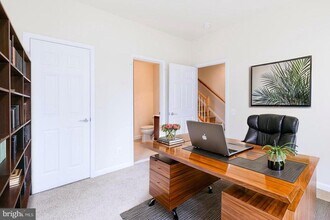 9427 Canonbury Square in Fairfax, VA - Building Photo - Building Photo