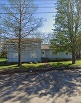101 John Paul Rd in Russellville, KY - Building Photo