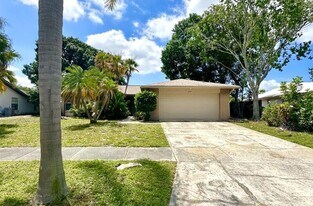 3777 Gatewood Dr in Sarasota, FL - Building Photo