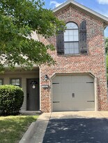 3502 W Chevaux Dr in Fayetteville, AR - Building Photo