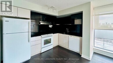 72-372 Esther Shiner Blvd in Toronto, ON - Building Photo - Building Photo