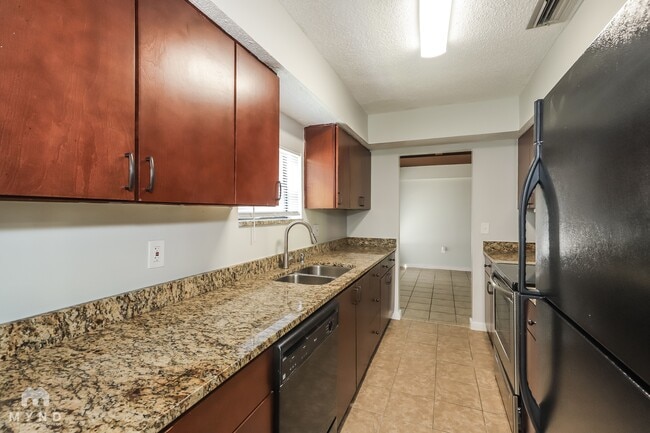 6822 Oakdale Dr in Tampa, FL - Building Photo - Building Photo