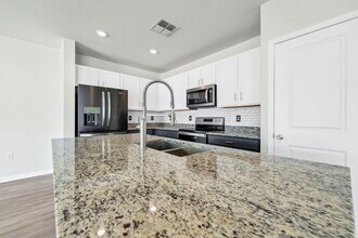 2265 Carrabelle Wy in Sanford, FL - Building Photo - Building Photo