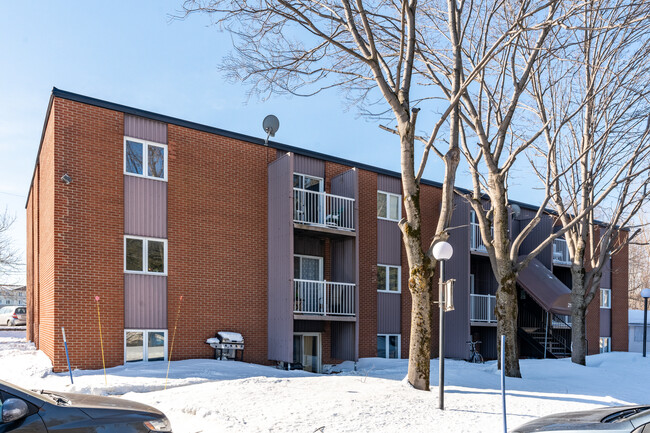 214 Monseigneur-Bourget Rte in Lévis, QC - Building Photo - Building Photo