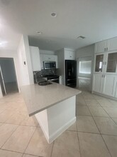 4237 Bougainvilla Dr-Unit -HM-4233 Bougainvilla Drive in Lauderdale-by-the-Sea, FL - Foto de edificio - Building Photo
