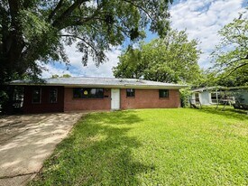 1905 Lee St in Bossier City, LA - Building Photo