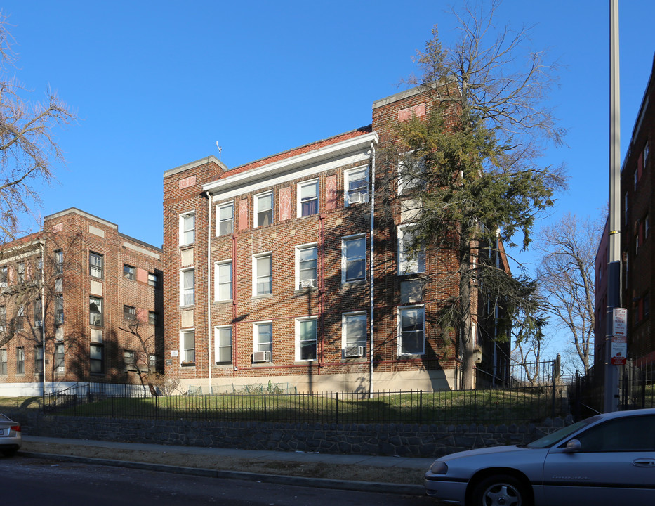 1443 Spring Rd NW in Washington, DC - Foto de edificio