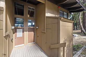 94 John Muir Rd in Mammoth Lakes, CA - Foto de edificio - Building Photo