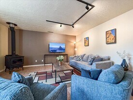 521 Camino Solano in Santa Fe, NM - Building Photo