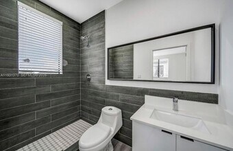 853 E 24th St, Unit 304 in Hialeah, FL - Building Photo - Building Photo