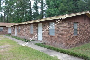 74 2nd Ave in Shalimar, FL - Building Photo