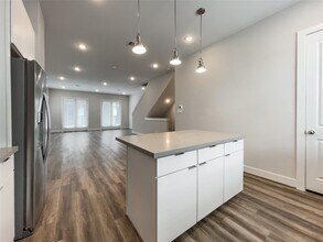 1270 N Post Oak Rd in Houston, TX - Foto de edificio - Building Photo