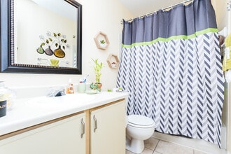 3036 Parkway Blvd, Unit 305 in Kissimmee, FL - Building Photo - Building Photo