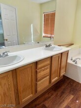 7511 W Mesa Verde Ln in Las Vegas, NV - Building Photo - Building Photo