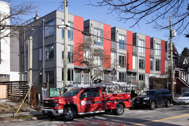 Hanna Townhouses in Vancouver, BC - Building Photo - Building Photo