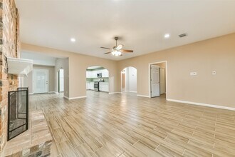 605 Kings Ct in Dickinson, TX - Building Photo - Building Photo