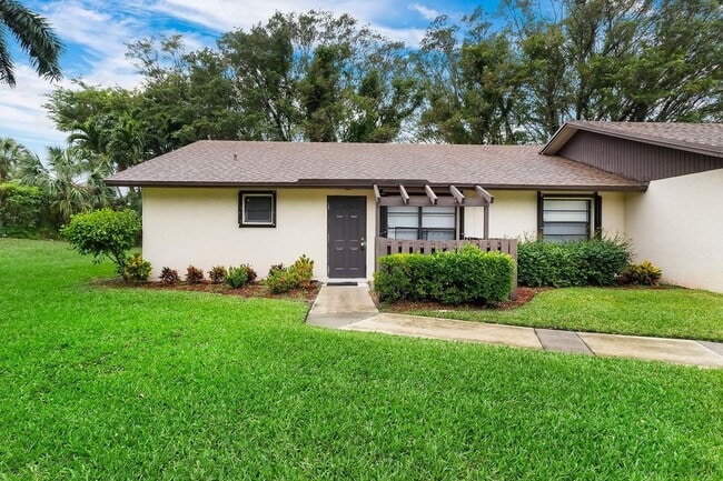 9 Via de Casas Norte in Boynton Beach, FL - Foto de edificio - Building Photo