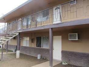 44th Avenue Apartments in Sacramento, CA - Building Photo - Building Photo