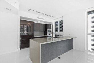 1080 Brickell Ave, Unit 3006 in Miami, FL - Building Photo - Building Photo