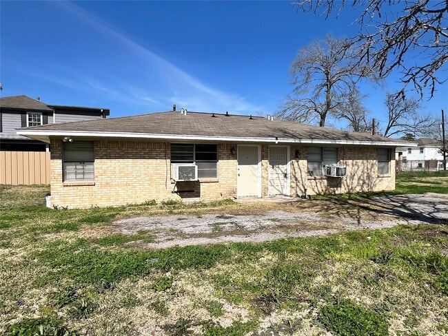 8713 Peachtree St in Houston, TX - Building Photo - Building Photo