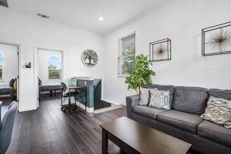 2608 W Swann Ave-Unit -3 in Tampa, FL - Foto de edificio - Building Photo