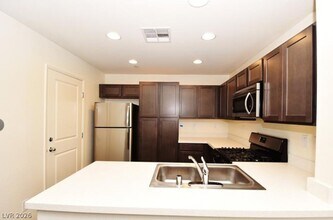 4135 Chamisa Cove St in Las Vegas, NV - Building Photo - Building Photo