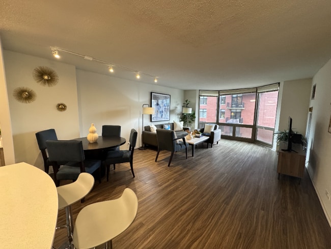 property at 1122 N Dearborn St