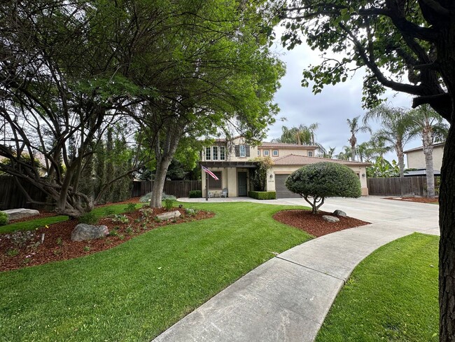 2446 N Oak Grv Ct in Visalia, CA - Building Photo - Building Photo
