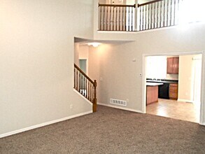 402 Rolling Acre Dr in Lithopolis, OH - Building Photo - Building Photo