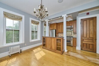 32 Yarmouth St, Unit 4 in Boston, MA - Foto de edificio - Building Photo