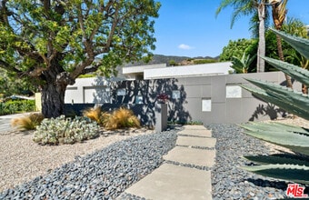 18105 Sandy Cape Dr in Malibu, CA - Building Photo - Building Photo