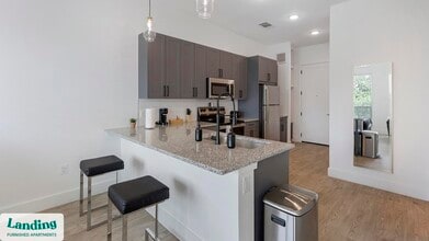 650 E Sycamore St, Unit 3315 in Denton, TX - Foto de edificio - Building Photo