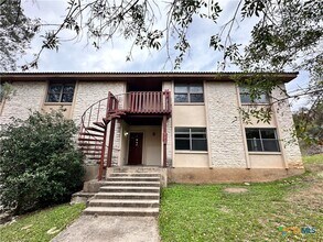 906 N LBJ Dr in San Marcos, TX - Foto de edificio - Building Photo