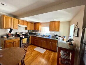 42 Sewall St, Unit 3 in Somerville, MA - Building Photo - Building Photo